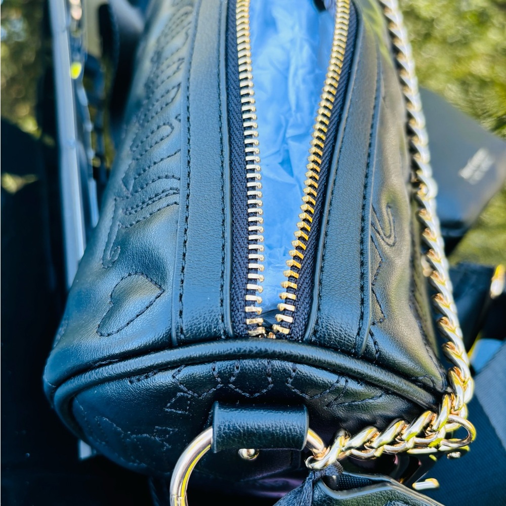 Juicy Couture Black Crossbody Bag with Gold Chain - Picture 3 of 7
